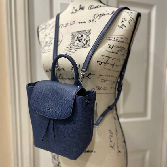 DKNY MINI BACKPACK CROSSBODY BAG LEATHER NAVY BLUE VERSATILE AESTHETIC - Picture 3 of 12